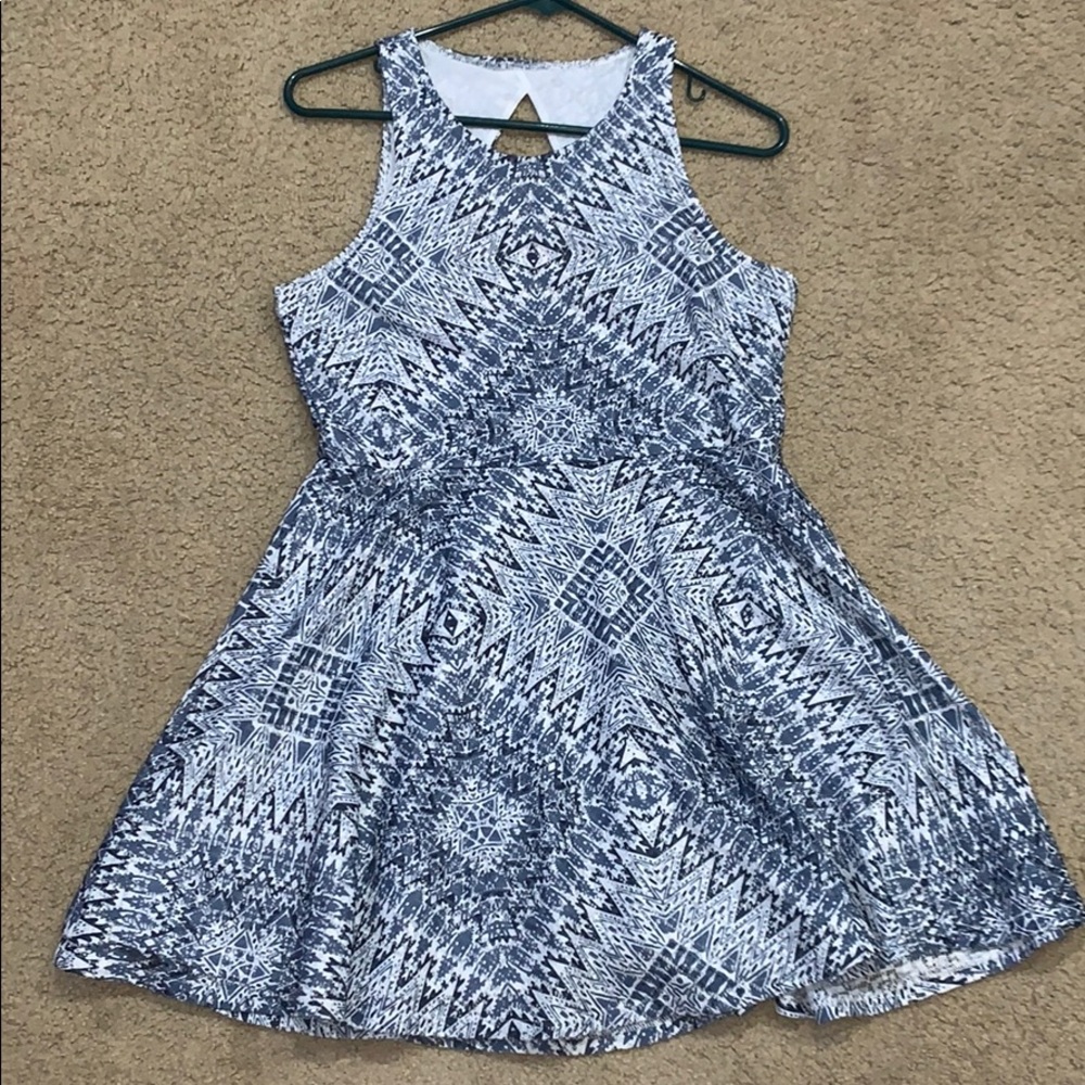 sleeveless dress